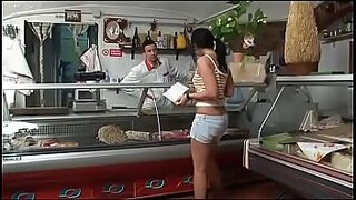 18 year old fuck in chuck e cheese parking lot