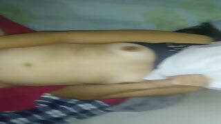 10 saal ke larki ke boor me mota lnd kaishe dale