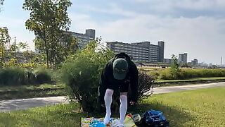 bajo la falda de empleada
