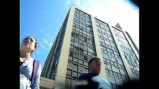 bajo falda video