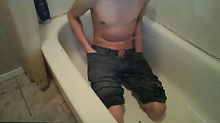 asians pissing