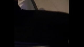 amigo dejo a su novia caliente y sola conmigo asi que nos pusimos a coger a sus espaldas siguenos en