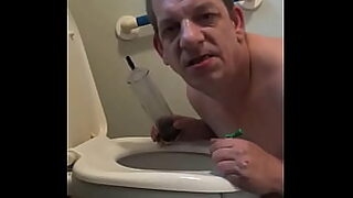 ass hole wide open and making it wide after showing how the poop is coming out
