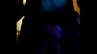1080p un ouvrier costaud sest fait prendre en train de se branler dans un escalier