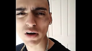 1080p un ouvrier costaud sest fait prendre en train de se branler dans un escalier