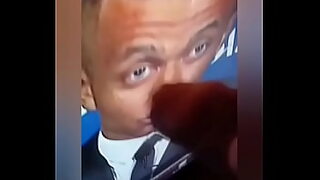 1080p un ouvrier costaud sest fait prendre en train de se branler dans un escalier
