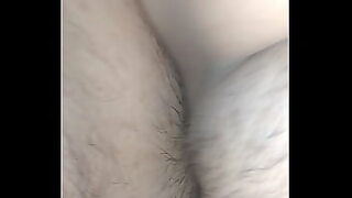 1080p un ouvrier costaud sest fait prendre en train de se branler dans un escalier