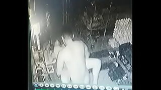agacharse para cojer el jabon