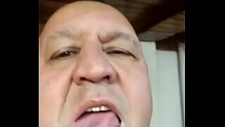 1080p un ouvrier costaud sest fait prendre en train de se branler dans un escalier