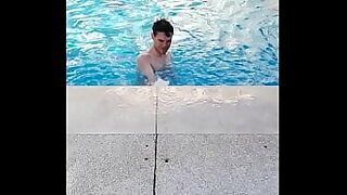 amigo dejo a su novia caliente y sola conmigo asi que nos pusimos a coger a sus espaldas siguenos en