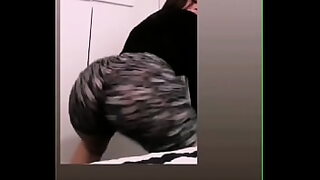 1080p un ouvrier costaud sest fait prendre en train de se branler dans un escalier