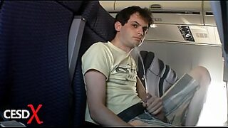 1080p un ouvrier costaud sest fait prendre en train de se branler dans un escalier