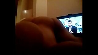 1080p un ouvrier costaud sest fait prendre en train de se branler dans un escalier