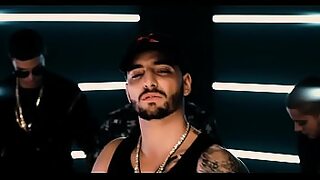 2 army man rapping a girl