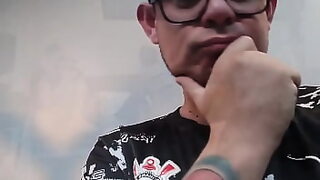 18 yo dick in e cheese parking lot