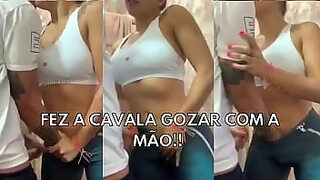 comendo a prima