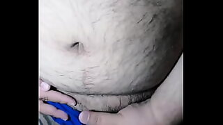 1080p un ouvrier costaud sest fait prendre en train de se branler dans un escalier
