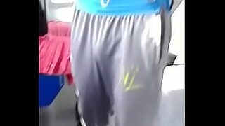 1080p un ouvrier costaud sest fait prendre en train de se branler dans un escalier