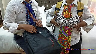 aunty clevage hidden camera