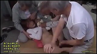 elle se fait baisser par un vieux