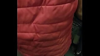 amigo dejo a su novia caliente y sola conmigo asi que nos pusimos a coger a sus espaldas siguenos en