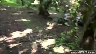 1080p un ouvrier costaud sest fait prendre en train de se branler dans un escalier
