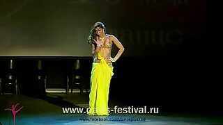 1 girl 5 boys sax vidio on fast