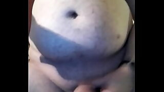 er benutzt meinen kopf wie einen kolben um mich ins gesicht zu ficken dann stecken mir leglocks und nusse in die kehle