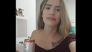 metendo o pau na guela da novinha safada que acabou de perder a virgindade