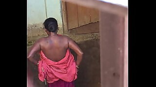 aunty bathing hidden cam