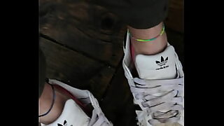 18 year old showing you how to cum just by using your hands