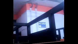 amigo dejo a su novia caliente y sola conmigo asi que nos pusimos a coger a sus espaldas siguenos en