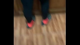 amigo dejo a su novia caliente y sola conmigo asi que nos pusimos a coger a sus espaldas siguenos en