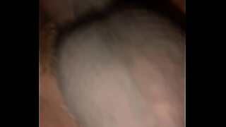 a su hermana dormida y se la folla