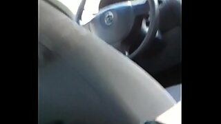 4 mujeres en carro