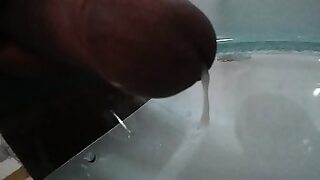 1080p un ouvrier costaud sest fait prendre en train de se branler dans un escalier