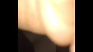 amusement avec penis aux toilettes sans leur visage