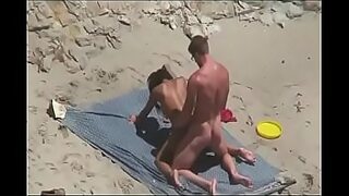 1080p un ouvrier costaud sest fait prendre en train de se branler dans un escalier
