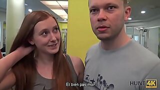 1080p un ouvrier costaud sest fait prendre en train de se branler dans un escalier