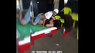 1080p un ouvrier costaud sest fait prendre en train de se branler dans un escalier