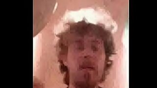 1080p un ouvrier costaud sest fait prendre en train de se branler dans un escalier