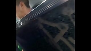1080p un ouvrier costaud sest fait prendre en train de se branler dans un escalier