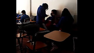 cornudo besando