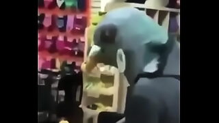 matando a la mujer