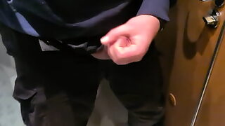 er benutzt meinen kopf wie einen kolben um mich ins gesicht zu ficken dann stecken mir leglocks und nusse in die kehle