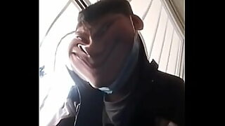1080p un ouvrier costaud sest fait prendre en train de se branler dans un escalier