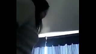 amigo dejo a su novia caliente y sola conmigo asi que nos pusimos a coger a sus espaldas siguenos en