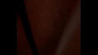 amigo dejo a su novia caliente y sola conmigo asi que nos pusimos a coger a sus espaldas siguenos en