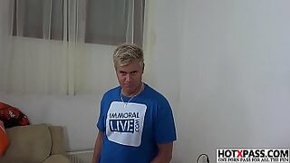 18 year old breaks the seal of the pussy with her step brothers big