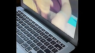 amigo dejo a su novia caliente y sola conmigo asi que nos pusimos a coger a sus espaldas siguenos en